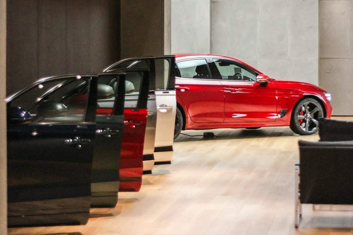 Khu trưng bày xe của showroom